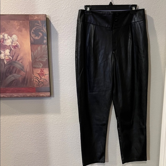 PAIGE Black Vegan Leather Crop Pants | Size 6 | Modern Classic - Picture 2 of 13